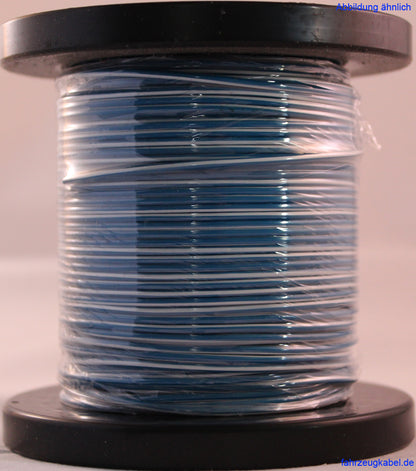 Spule mit blau weisser Litze 0,75mm² vor weißem Hintergrund